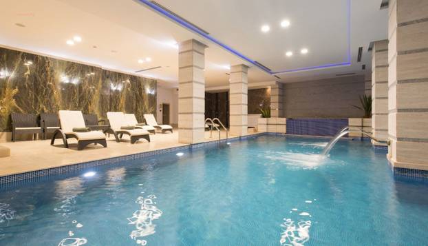 Žene dijele šokantna iskustva: 'Za Valentinovo mi je ponudio trojac! Pozvao je prijateljicu!'