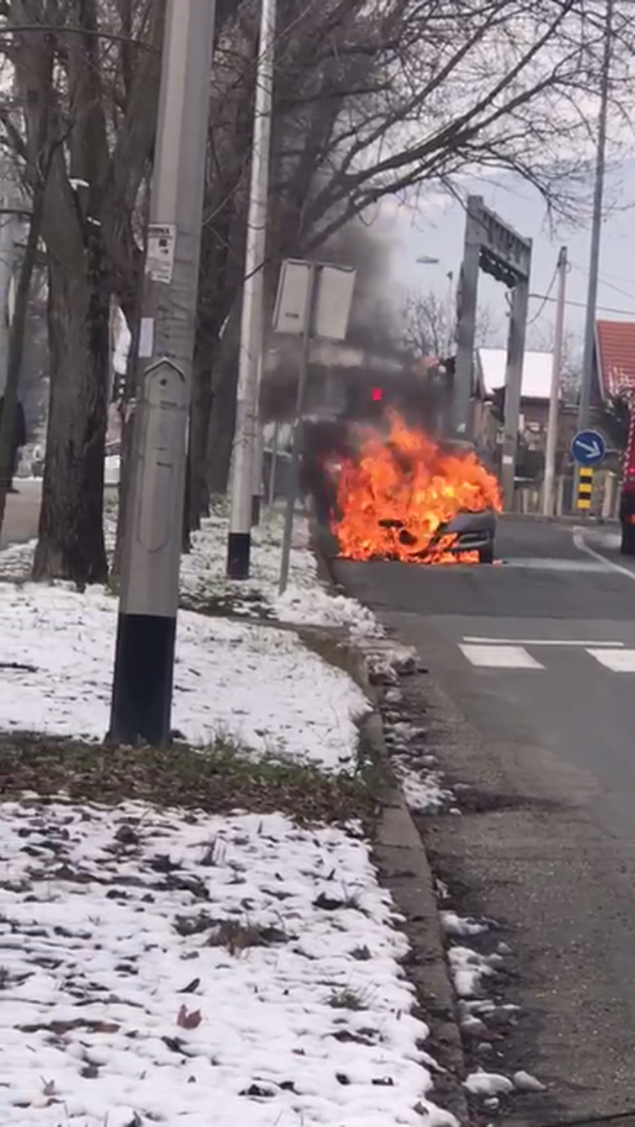 Video: Zapalio se auto u vožnji na zagrebačkim Srednjacima