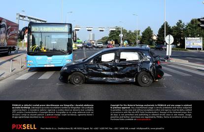 Zagreb: Sudarili se bus, auto i kamion, ozlijeđeno dvoje ljudi