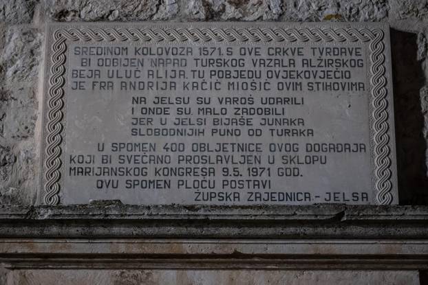 Jelsa: Ispraćaj jelšanskog križa i početak procesije "Za križen"