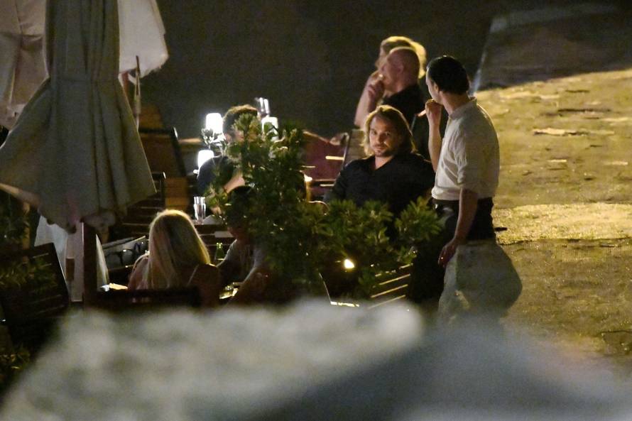 Niko KranjÃ¨ar, Zrinka CviteÅ¡iÃ¦ i DuÅ¡an BuÃ¨an druÅ¾ili se nakon predstave "Tko pjeva zlo ne misli"