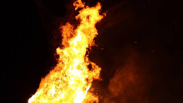 Piroman zapalio kontejnere u Zagrebu: Izgorio i jedan auto