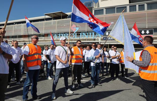 Split: Mirni prosvjed Nezavisnog sindikata pomoraca putničkih brodova Hrvatske 