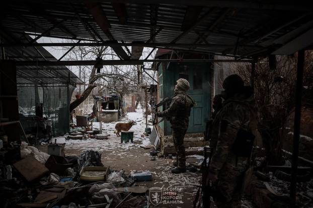 FOTO Ovako izgledaju ulice u Ukrajini: 'Jedino ispod mreže možemo doći do trgovine'