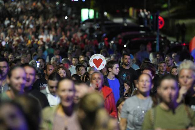 Zajednički prosvjed Osnovne škole "Pavle Savić", Pete beogradske gimnazije i Zrakoplovne akademije u Mirijevu