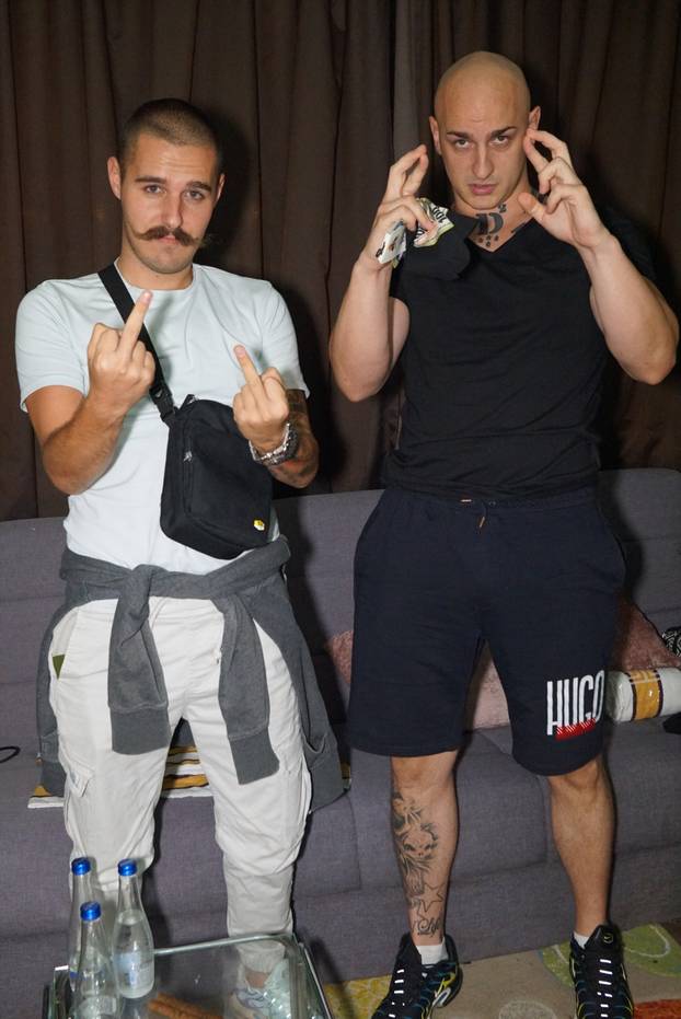 Beograd:  Nastup Dragomira Despića - Desingerica i Luke Bijelovića - Pljugice na splavu Hot Mess