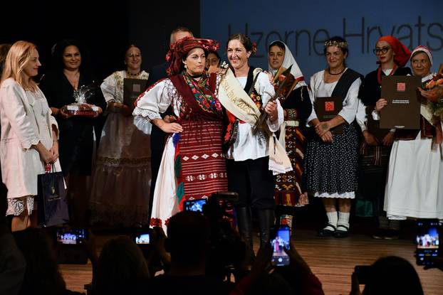 FOTO Žena, majka, kraljica! Ovo je naša najuzornija seoska žena