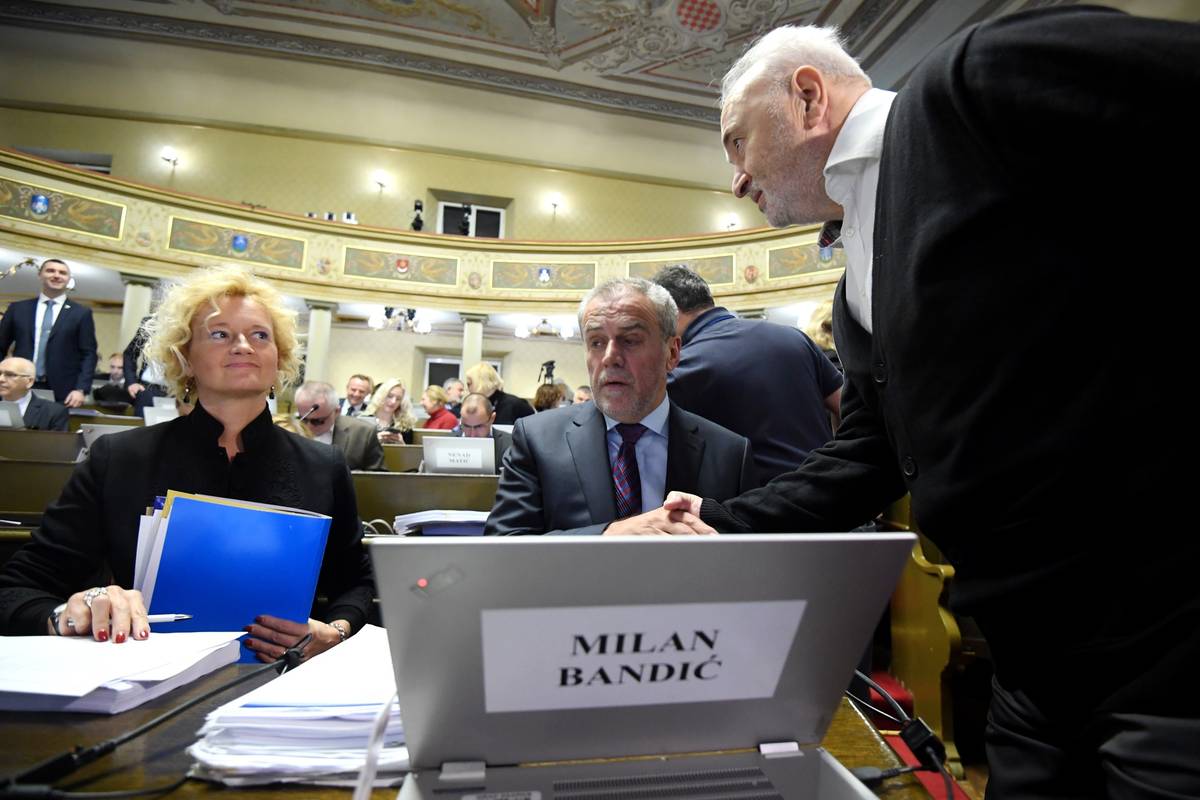 Mrak Taritaš opjevala rebalans: Selo gori, baba se češlja... Kao da nismo imali dvije katastrofe
