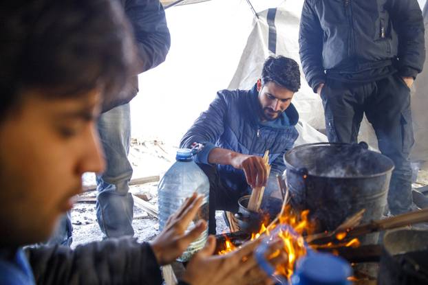 Teška zima u migrantskom kampu Lipa nedaleko Bihaća