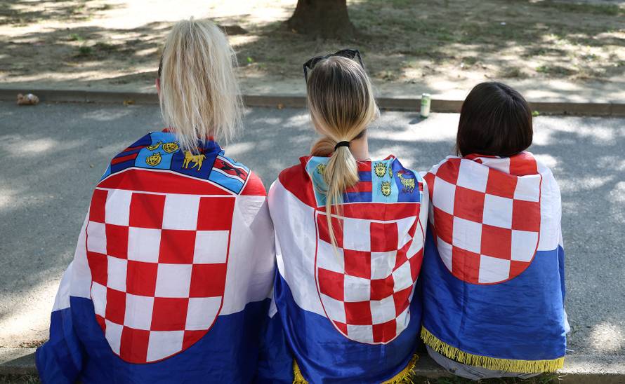Fanovi se okupljaju u Zaprešiću uoči Thompsonova koncerta