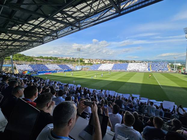 FOTO Armada pripremila 'kolo sreće', supruge igrača pozirale, navijači bez ulaznice na brdu!