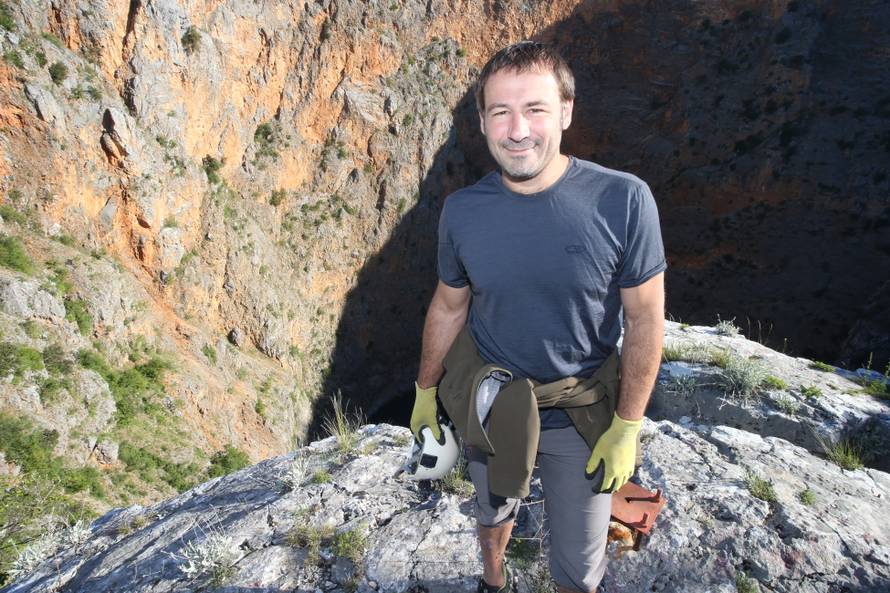 Iznimno opasan pothvat: Kreće zaron do dna Crvenog jezera...