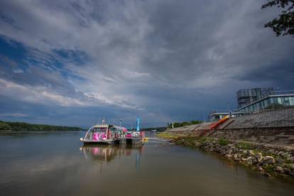 Vukovar: Električni turistički brod Magenta na rijeci Dunav