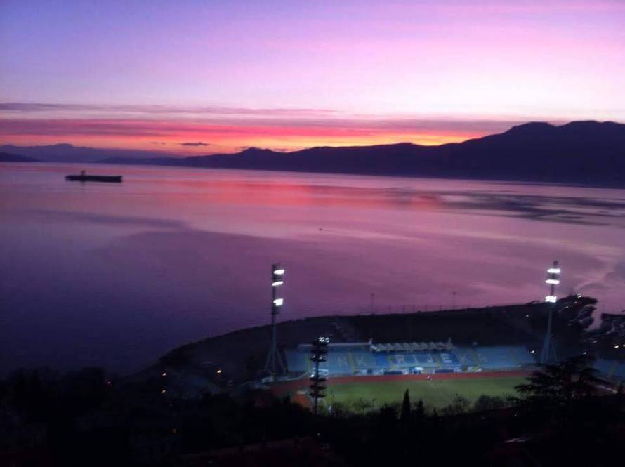 Prodajem svojih 150 dresova da bih mogao pomoći roditeljima