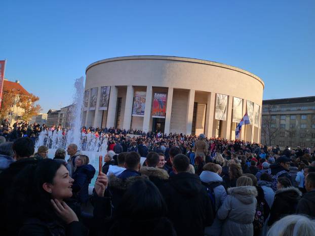 FOTOGALERIJA Ovo su snimke sa velikog prosvjeda protiv Covid mjera u središtu Zagreba...