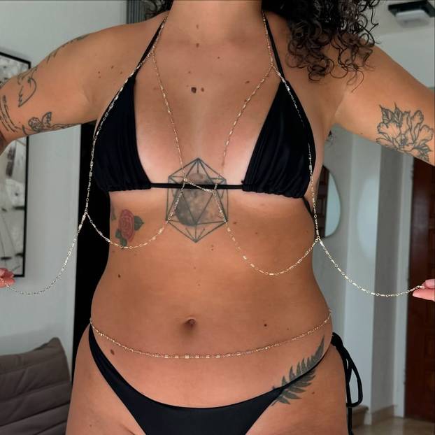 FOTO Ovo je nakit koji dizajnira Mia Khalifa: Kolekcije nazvala 'Šejtan' i 'Djevica Marija'