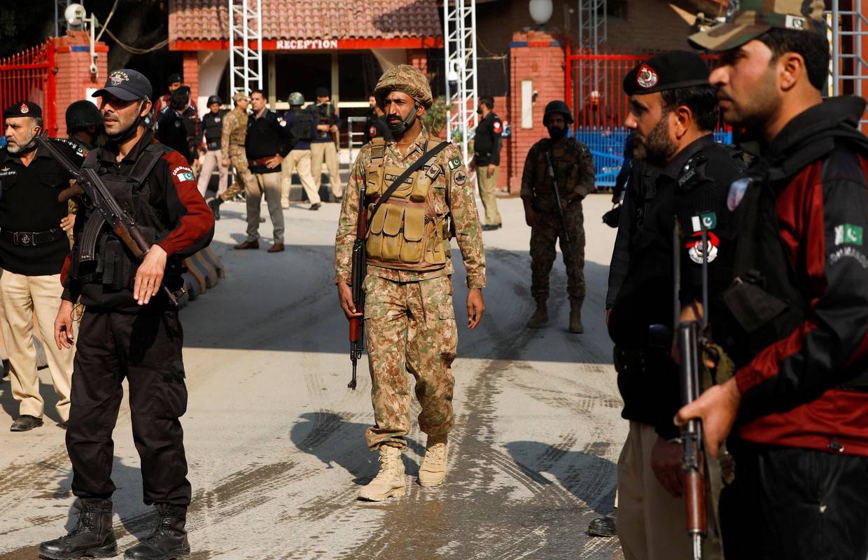 Pakistan: Bombaš samoubojica u džamiji ubio 47 ljudi, ranio 176