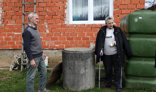 Država ih guši birokracijom: 'Preživjela sam potres, imala rak i sad mi ne daju pitku vodu'