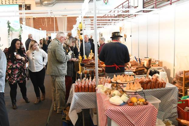 Grubišno Polje: Otvoren dvodnevni 19. Gospodarski sajam sira, meda i vrganja