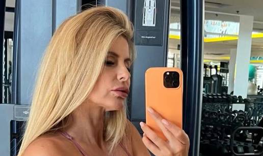 Mama Renata utegnula se u mini ružičasti kompletić pa pokazala kako započinje tjedan