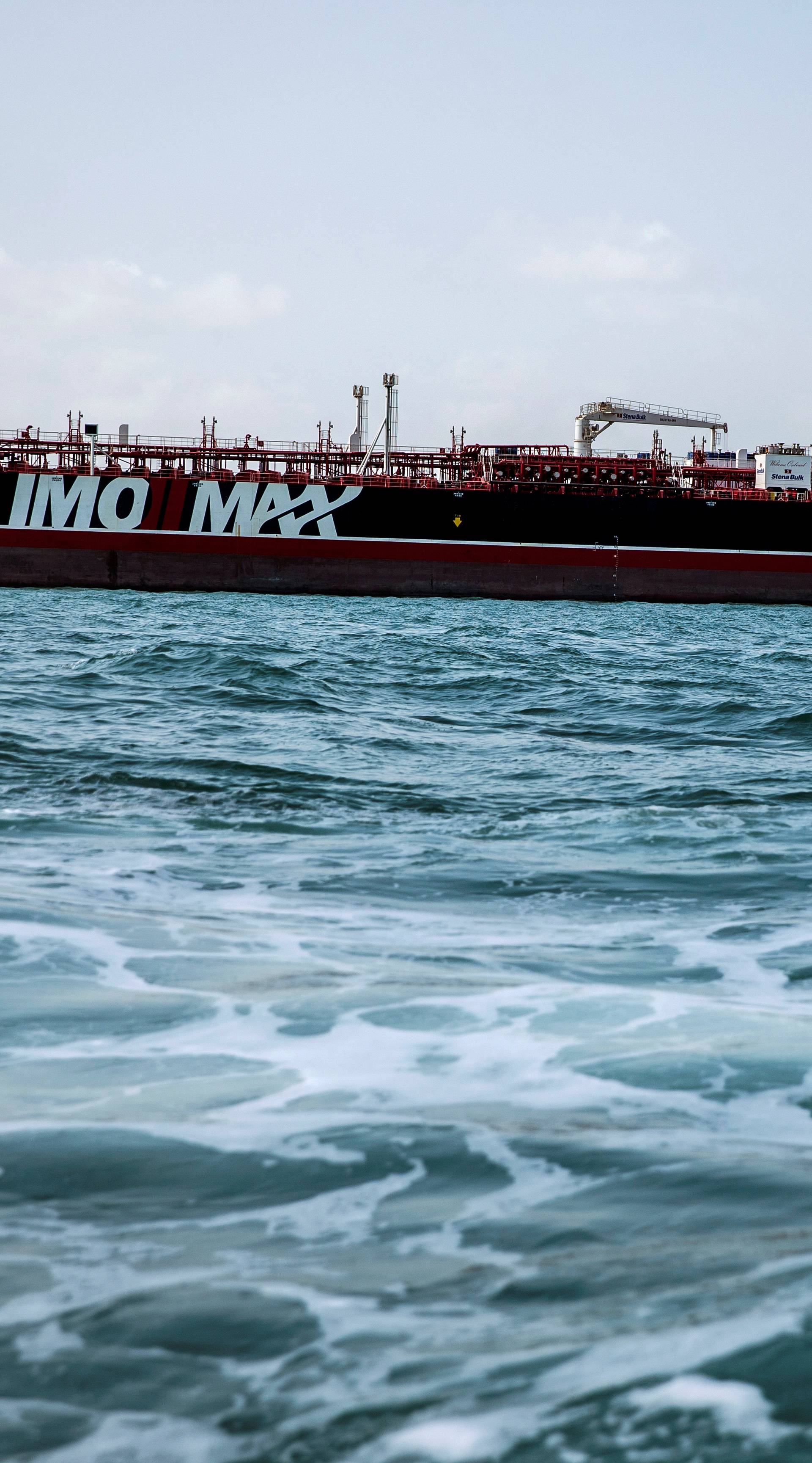 Zaplijenjeni britanski tanker isplovio je iz iranske luke