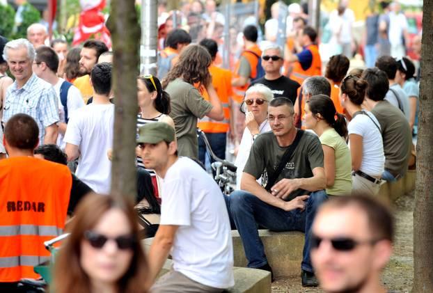 ARHIVA - 2010. Zagreb: Aktivisti za Varšavsku prosvjedovali pred sjedištem SDP-a 