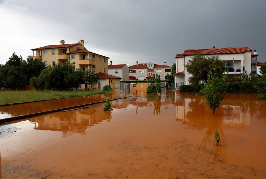 Poplavljeno područje Ližnjana nakon jakog nevremena