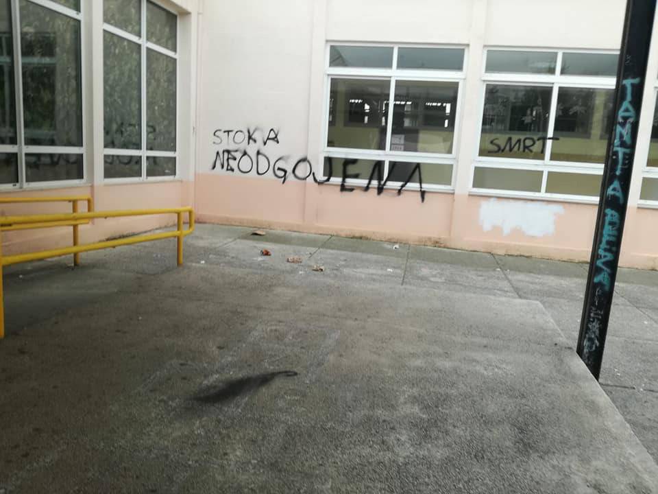 Vandali išarali splitsku školu: Osvanuli grafiti "Mrzi Srbiju"