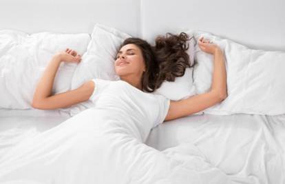 7 trikova kojima ćete spriječiti nastajanje bora dok spavate