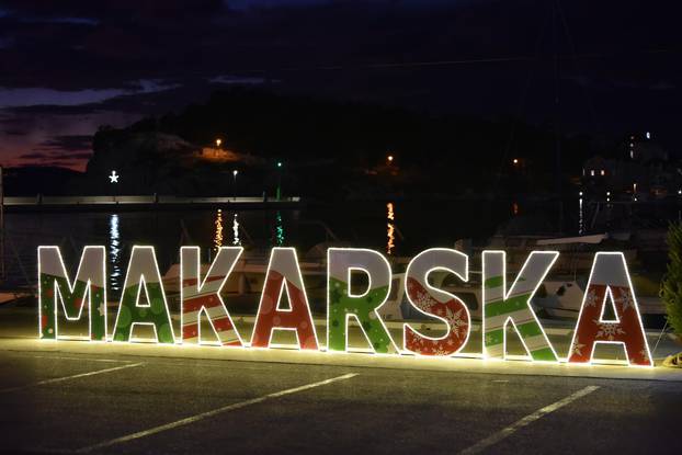 Božićni grad u Makarskoj