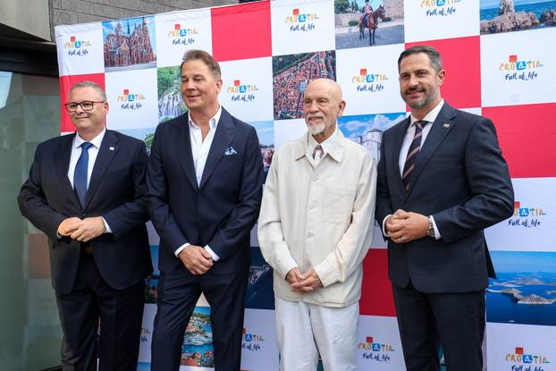 Alexandria: John  Malkovich iznenadio Vatrene u hotelu Aka