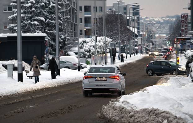 Zagreb: Snijeg zabijelio grad