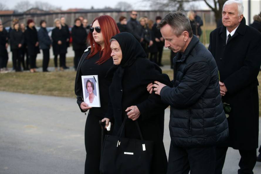 Jasminina majka neutješno je plakala: Nije mogla ni stajati...