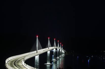 Pogled na Pelješki most iz Komarne