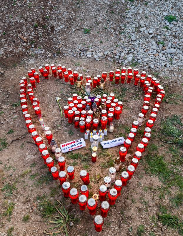 Tuga na Lastovu: Više od 200 lampiona zasvijetlilo u spomen na tragično preminulog Frana