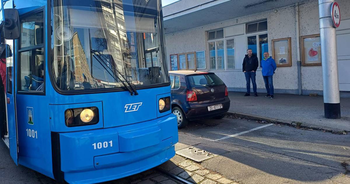 ZET claims no malfunction in used Augsburg tram that stopped in the square