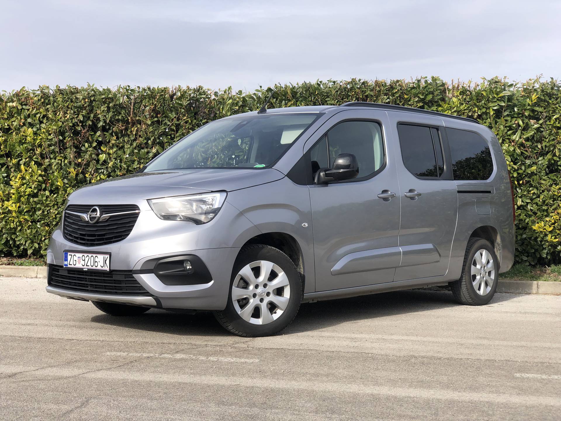 Test Opel Combo-e Life: Dobar gradski obiteljski auto, ali...