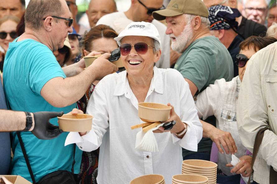 Skradin: Tradicionalna podjela graha na Skradinskom buku