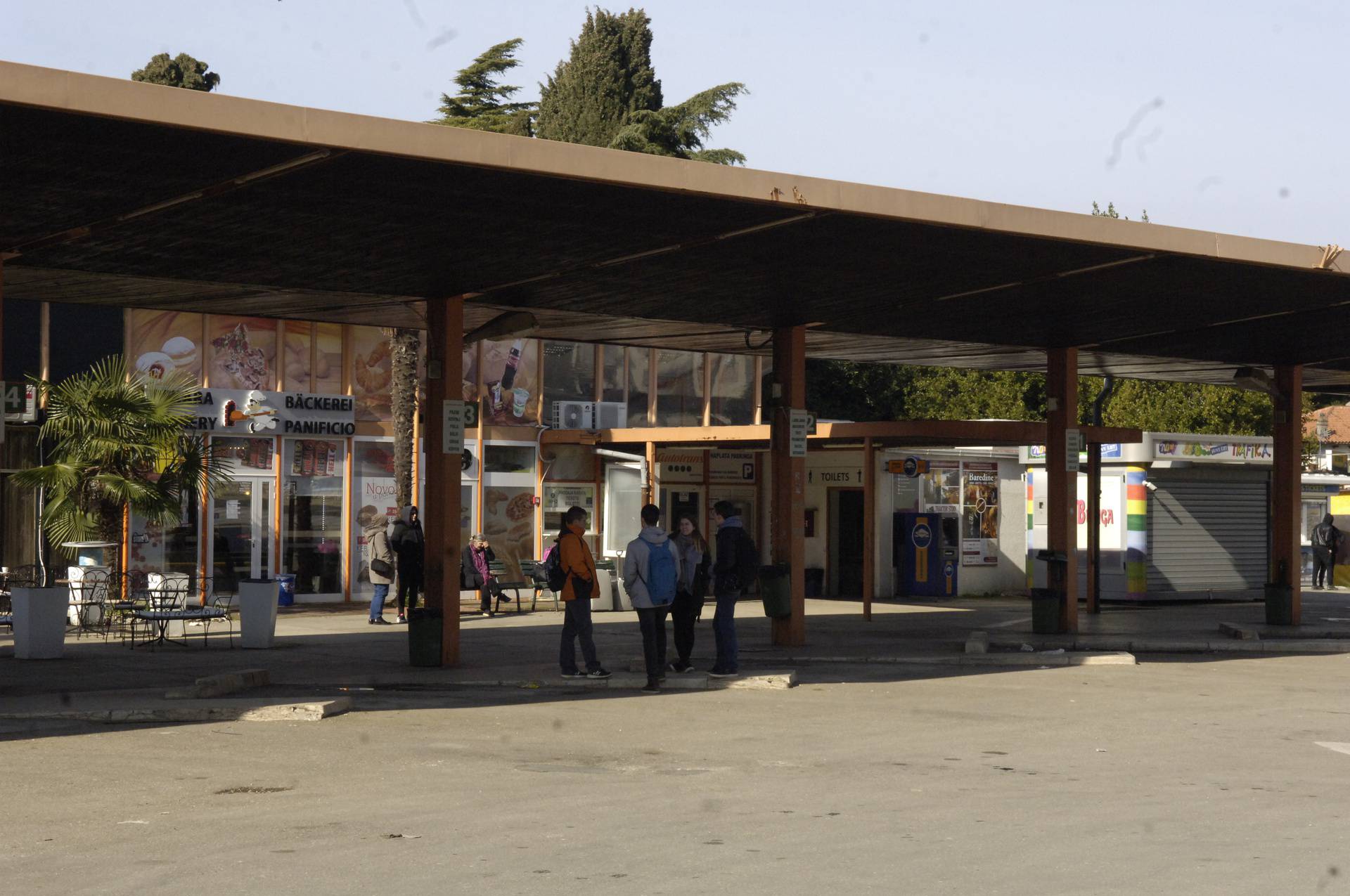 Hoće li riječki Autotrans ikada srediti svoju autobusnu stanicu u Poreču koja se raspada?