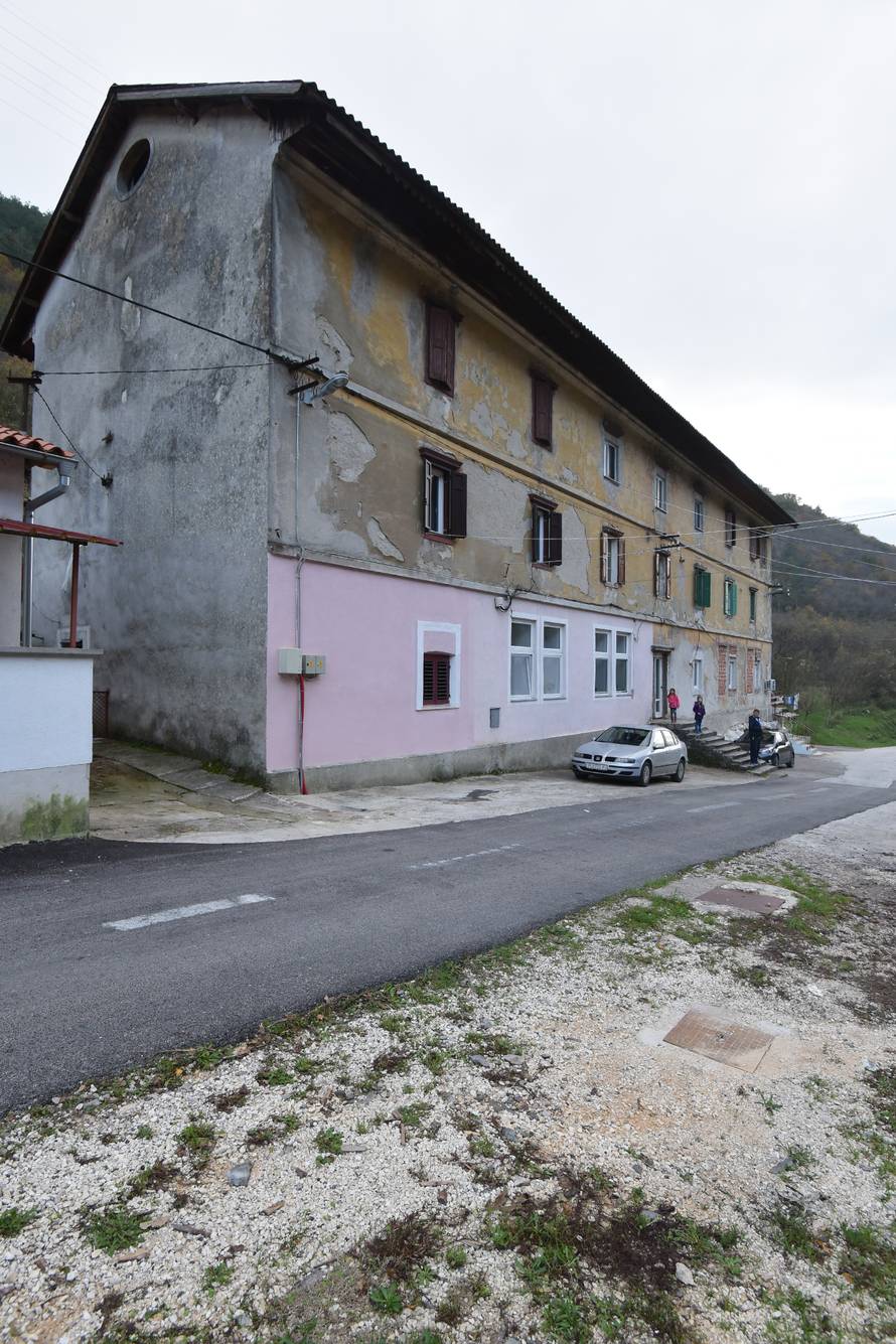 Vapaj: Jedem svaki treći dan i živim u zgradi koja se raspada