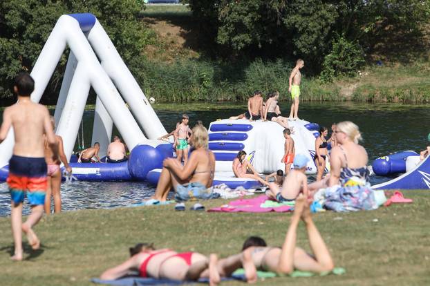 Karlovac: Osvježenje u rijeci Korani
