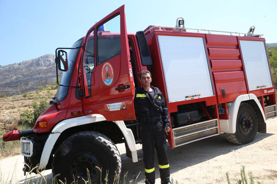 Trojica vatrogasaca ozlijeđena u nesreći, još jedan kolabirao