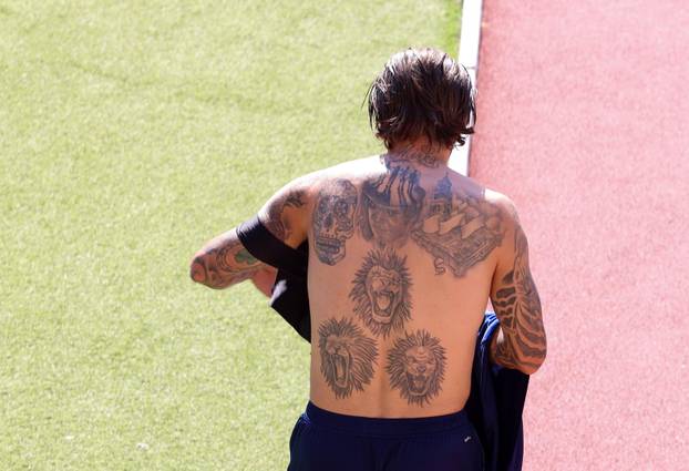 Marko Livaja pokazao tetovaže na leđima