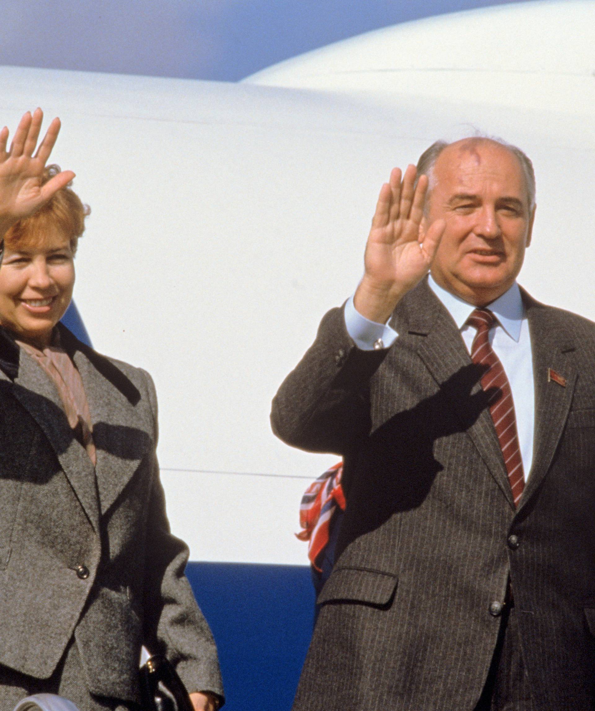 Mikhail Gorbachev visits France