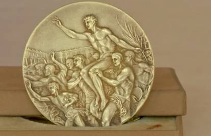 Nitko nije vjerovao: U tajnom zidu pronađena zlatna medalja