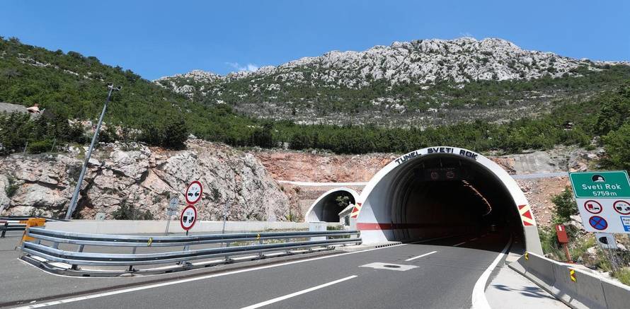 Zatvorena A1 između Sv. Roka i Posedarja zbog olujnog vjetra