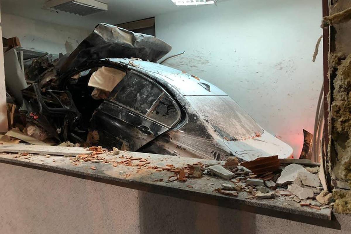 Strava na autocesti: Zabio se BMW-om u naplatnu postaju, poginuo  je djelatnik HAC-a