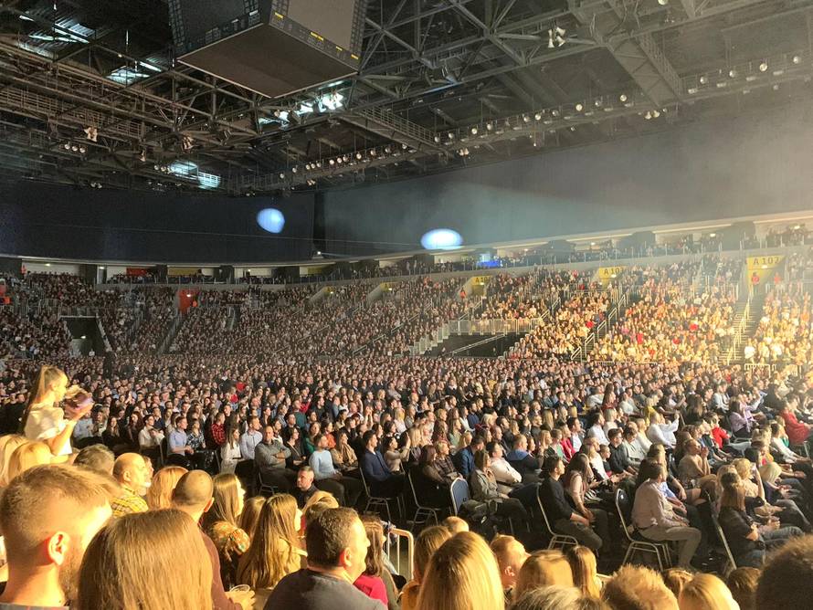 Prosidba na koncertu Sergeja Ćetkovića: Marija je rekla 'da'