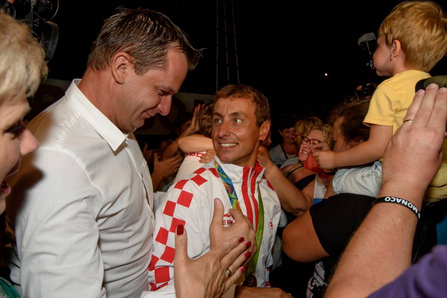 Pogledajte doček naših zlatnih jedriličara Šime i Igora u Zadru