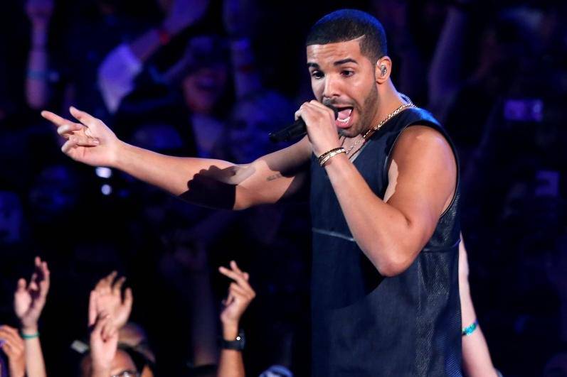FILE PHOTO:  Drake performs during the 2013 MTV Video Music Awards in New York